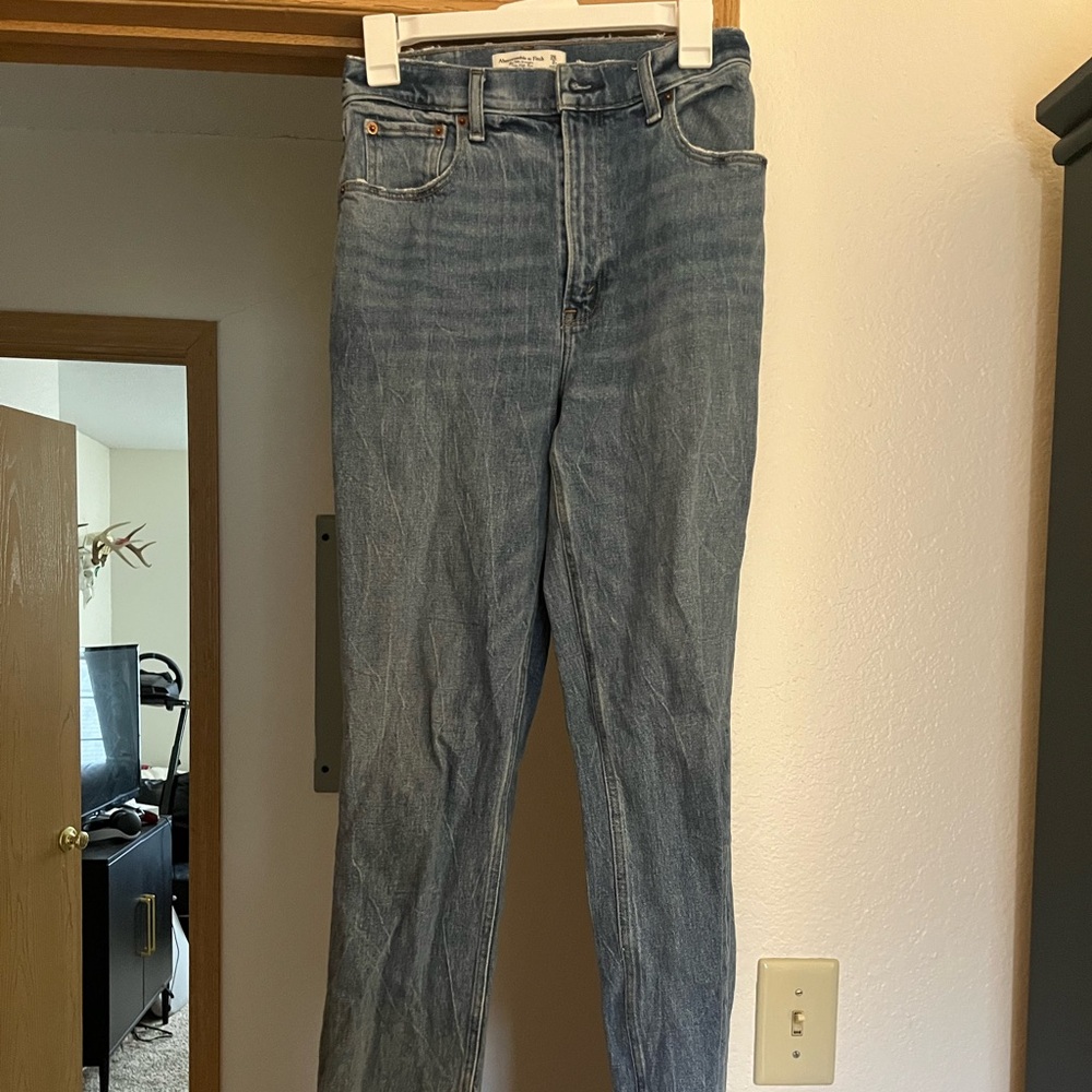 Abercrombie & Fitch The 90s Straight Ultra High Rise Blue Jeans